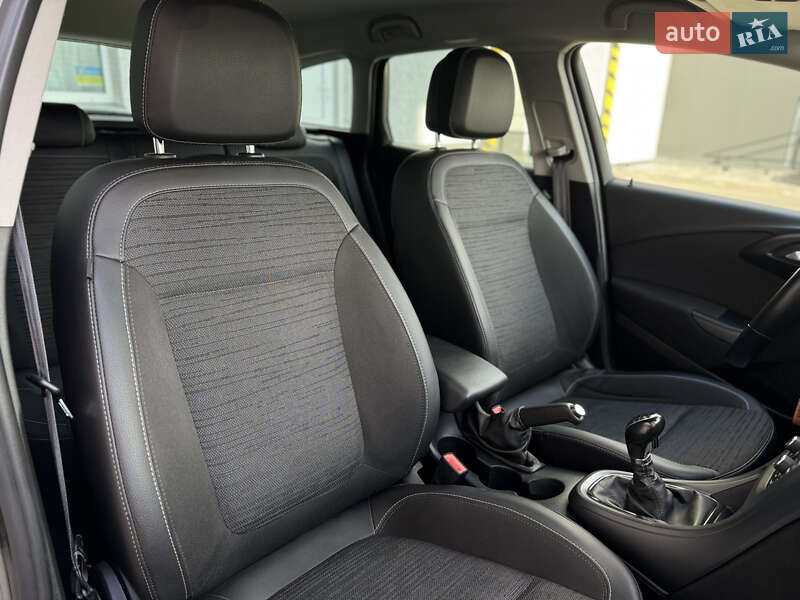 Універсал Opel Astra 2015 в Луцьку