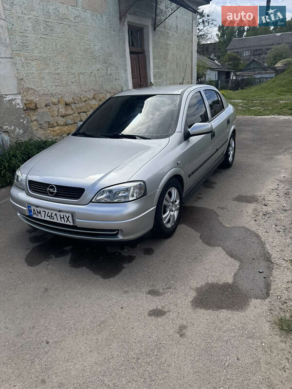 Хэтчбек Opel Astra 2000 в Звягеле