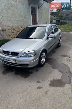 Хэтчбек Opel Astra 2000 в 