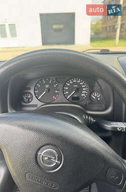 Хэтчбек Opel Astra 2000 в 