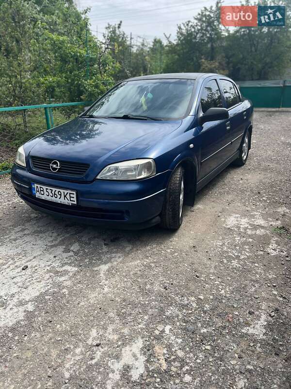 Седан Opel Astra 2005 в 