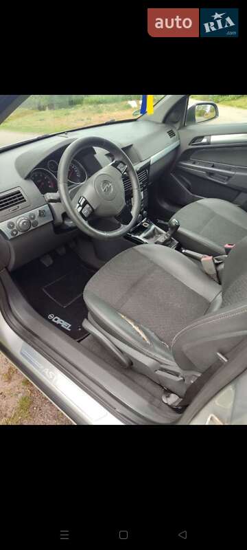 Універсал Opel Astra 2009 в Миронівці