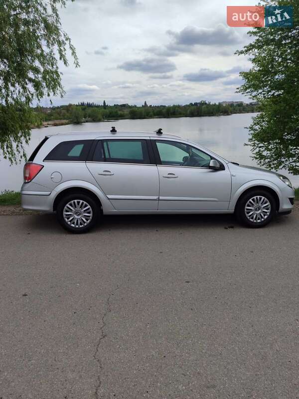 Універсал Opel Astra 2009 в Миронівці