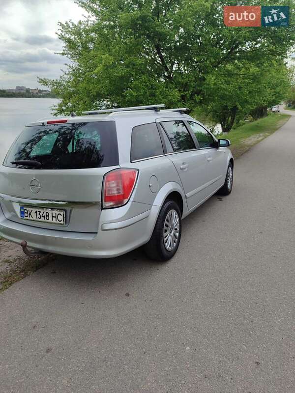 Універсал Opel Astra 2009 в Миронівці