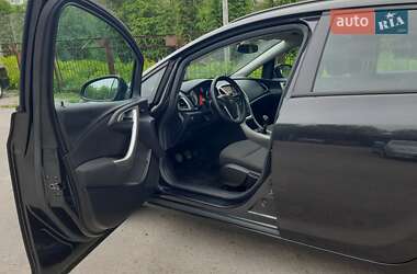 Універсал Opel Astra 2012 в 