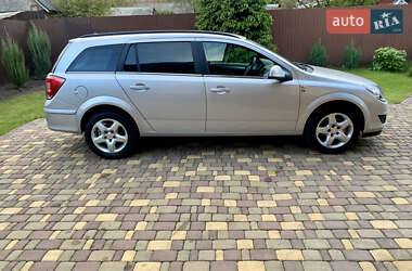 Універсал Opel Astra 2010 в 