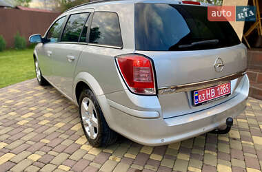 Універсал Opel Astra 2010 в 