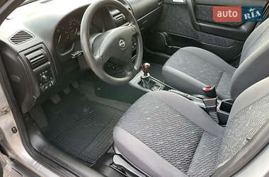 Хэтчбек Opel Astra 2001 в 
