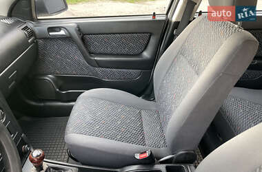 Хэтчбек Opel Astra 2001 в 