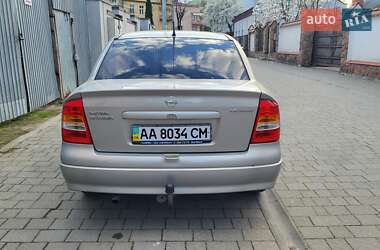 Седан Opel Astra 2006 в 