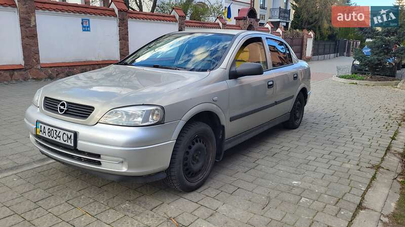 Седан Opel Astra 2006 в Львові
