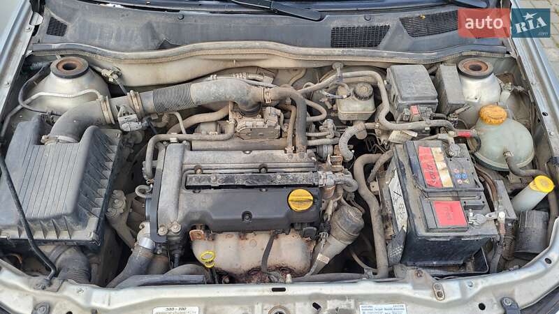 Седан Opel Astra 2006 в Львові
