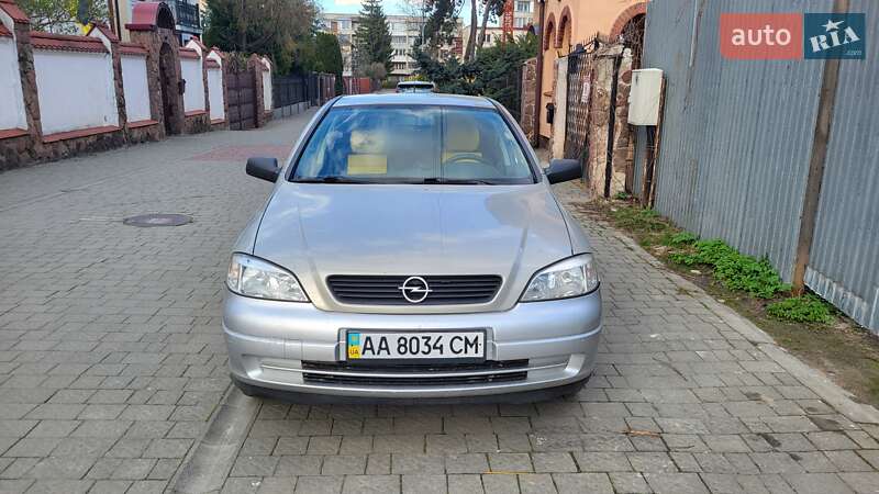 Седан Opel Astra 2006 в 
