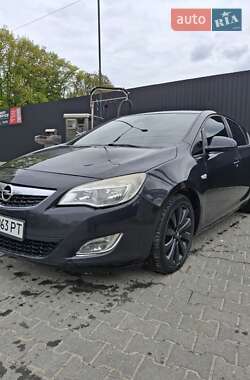 Хэтчбек Opel Astra 2011 в 
