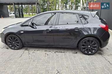 Хэтчбек Opel Astra 2011 в 