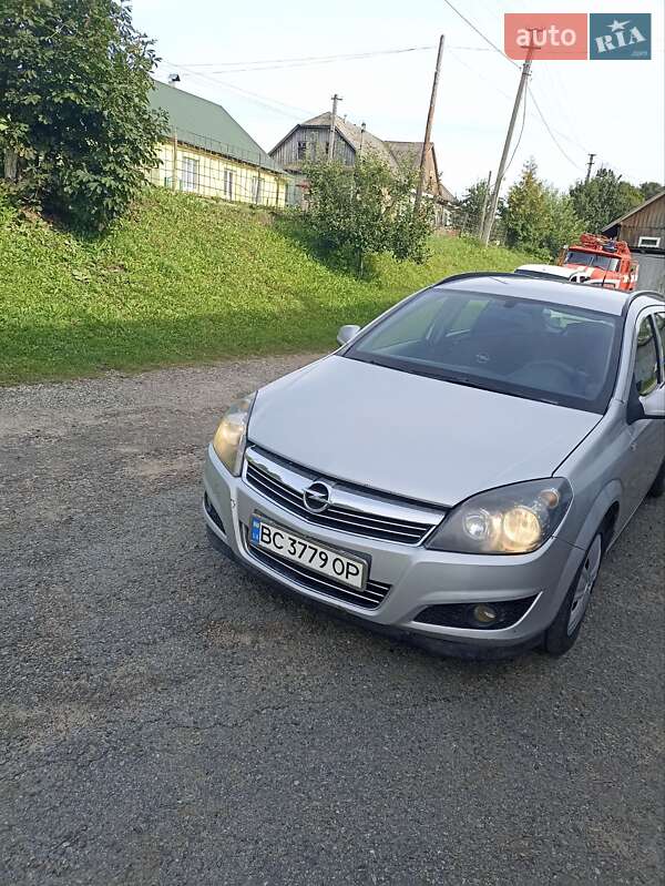 Opel Astra 2011