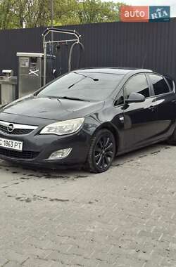 Хэтчбек Opel Astra 2011 в 