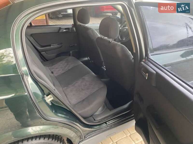 Седан Opel Astra 2002 в Кутах