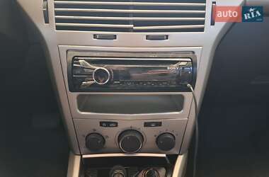 Хэтчбек Opel Astra 2008 в 