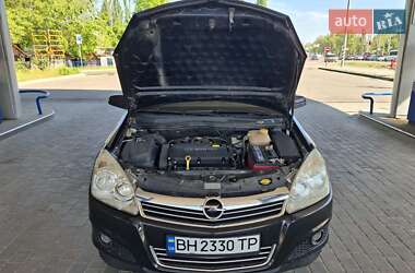 Хэтчбек Opel Astra 2008 в 
