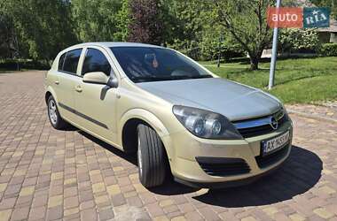 Хэтчбек Opel Astra 2004 в 