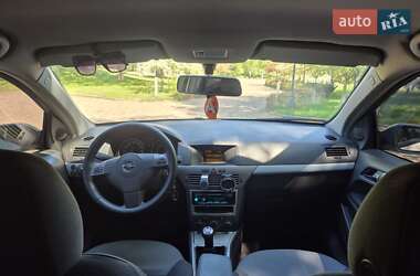 Хэтчбек Opel Astra 2004 в 