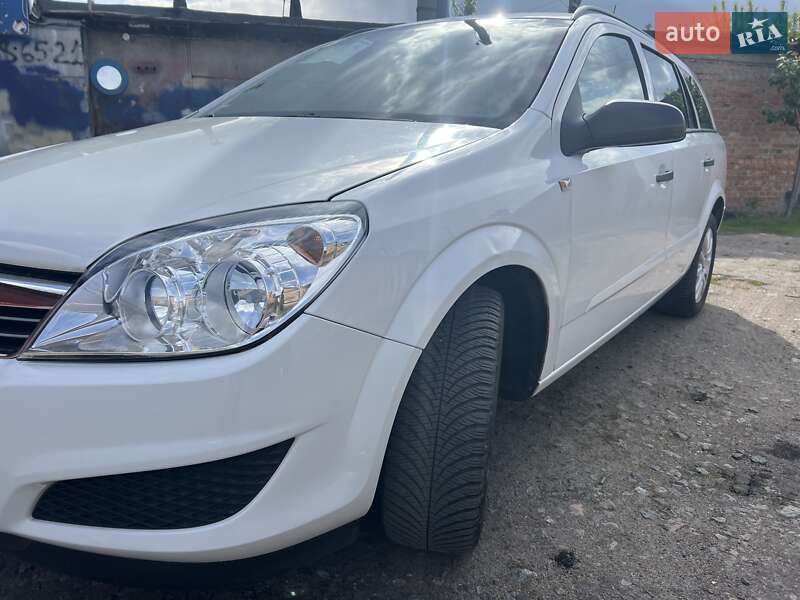 Универсал Opel Astra 2010 в Нежине