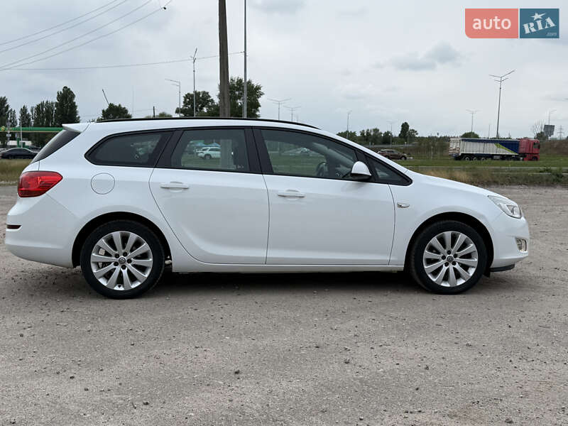 Універсал Opel Astra 2011 в Києві