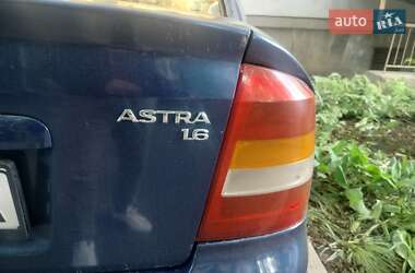 Седан Opel Astra 2004 в 