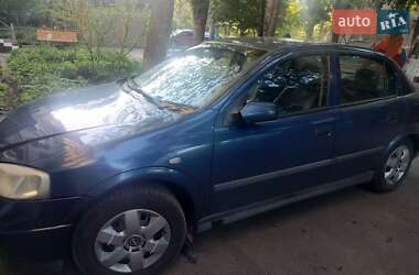 Седан Opel Astra 2004 в 