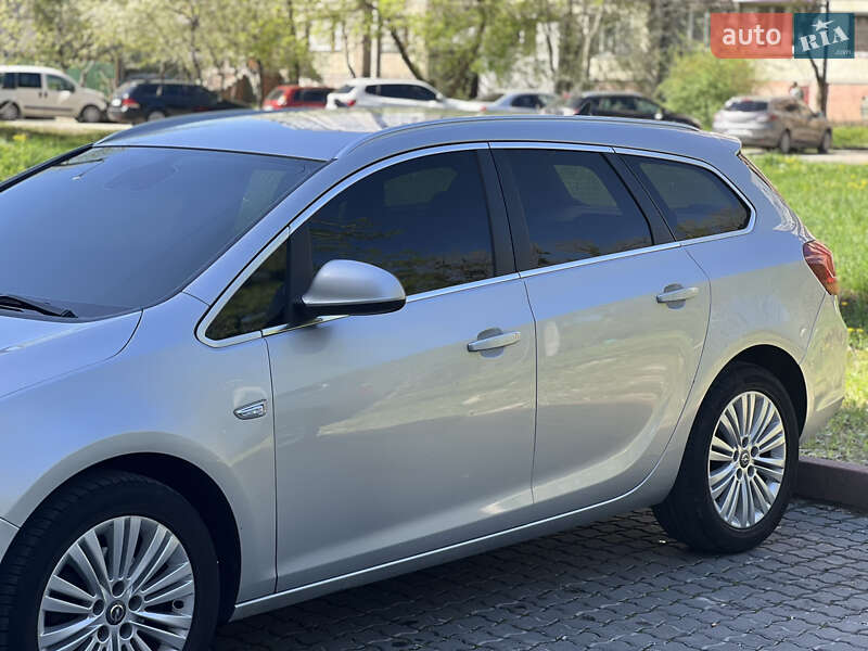 Универсал Opel Astra 2013 в Ивано-Франковске