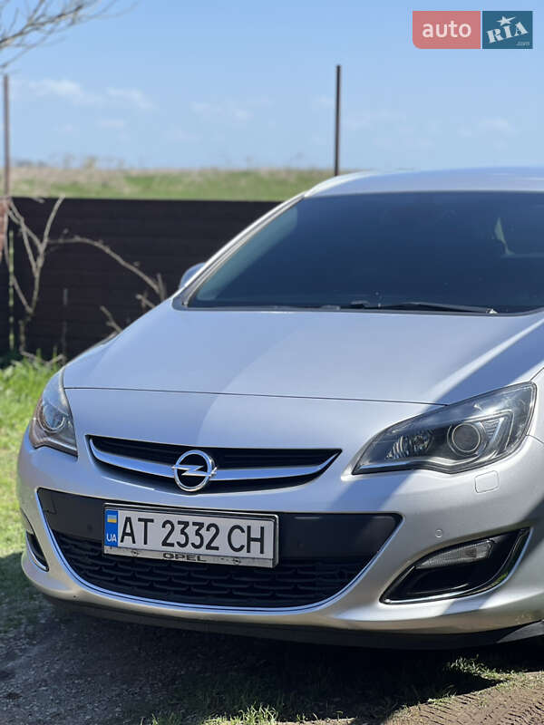 Универсал Opel Astra 2013 в Ивано-Франковске