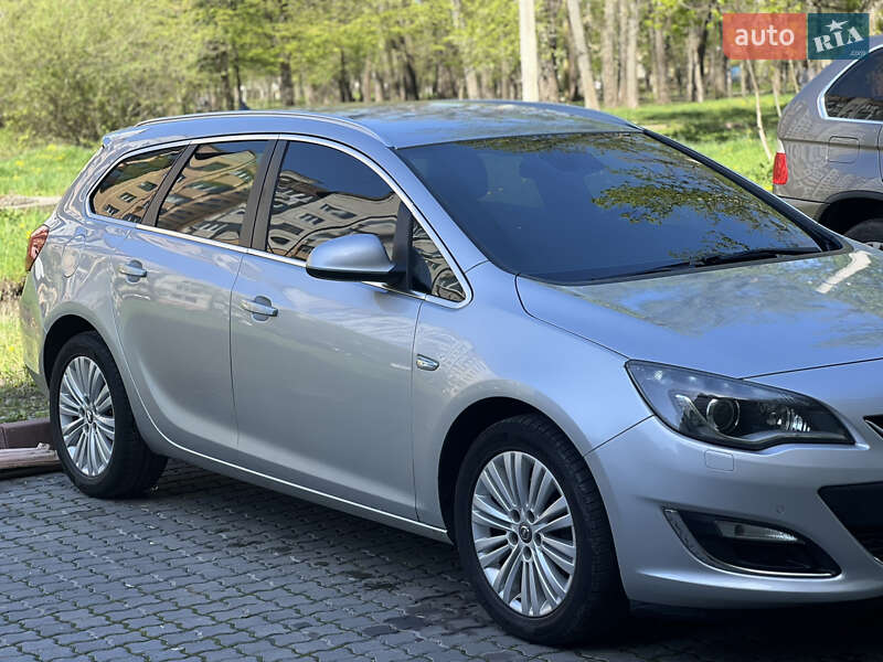 Универсал Opel Astra 2013 в Ивано-Франковске