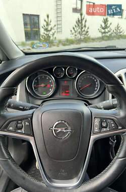 Хетчбек Opel Astra 2012 в 