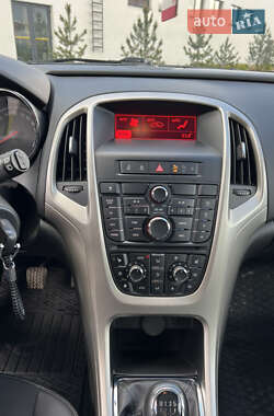 Хетчбек Opel Astra 2012 в 
