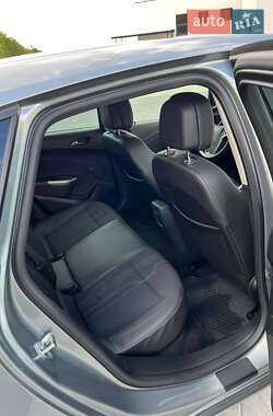 Хетчбек Opel Astra 2012 в 