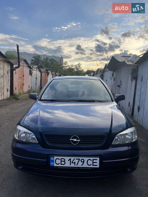 Хетчбек Opel Astra 2003 в 