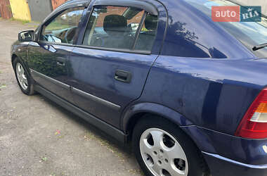 Хетчбек Opel Astra 2003 в 