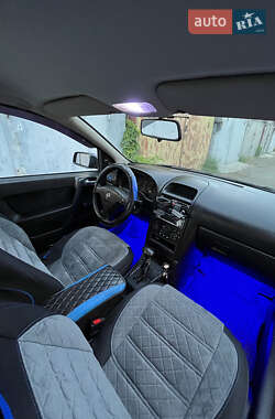 Хетчбек Opel Astra 2003 в 