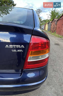 Хетчбек Opel Astra 2003 в 
