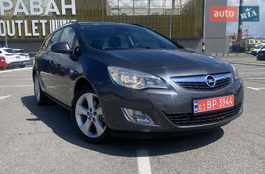 Універсал Opel Astra 2012 в Києві