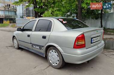 Седан Opel Astra 2006 в 