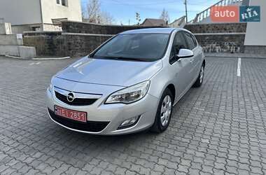 Хэтчбек Opel Astra 2010 в 