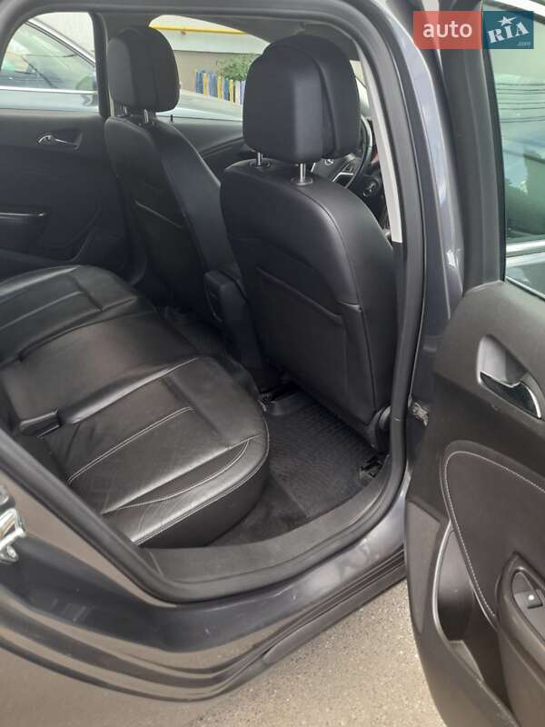 Универсал Opel Astra 2011 в Киеве