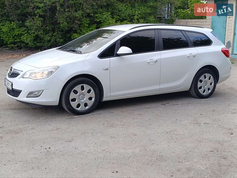 Универсал Opel Astra 2012 в Хмельницком