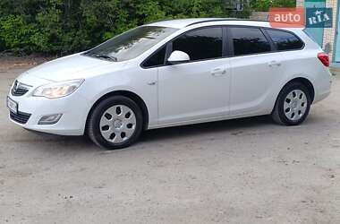 Универсал Opel Astra 2012 в 