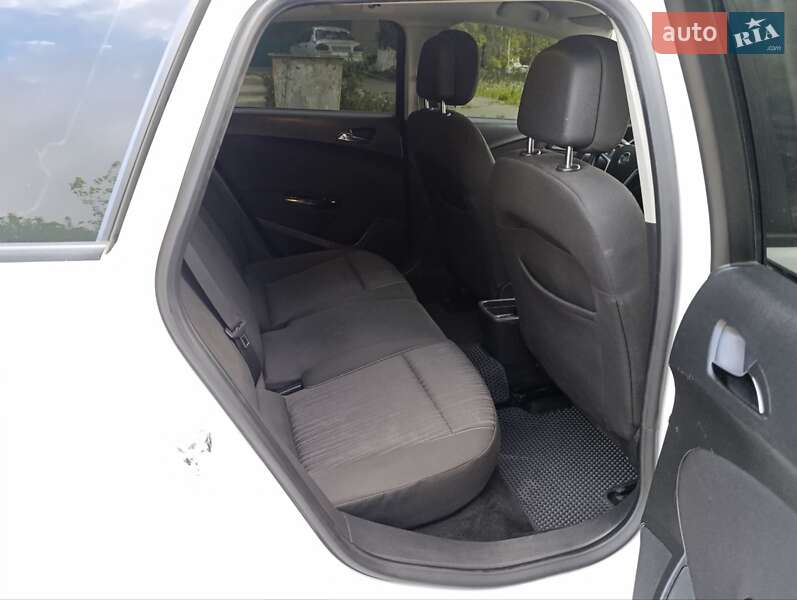 Универсал Opel Astra 2012 в Хмельницком