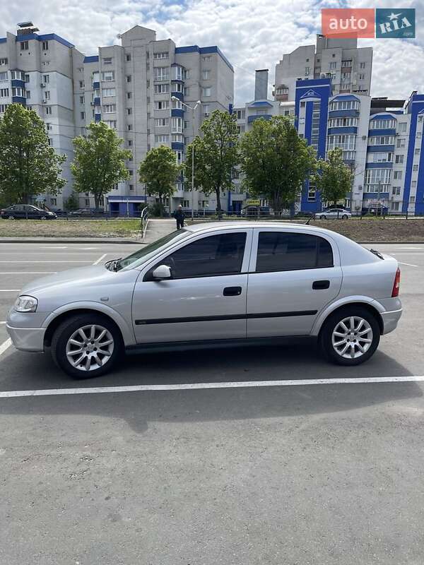 Хэтчбек Opel Astra 2002 в 