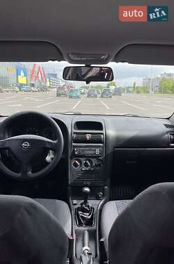 Хэтчбек Opel Astra 2002 в 