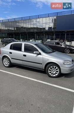 Хэтчбек Opel Astra 2002 в 